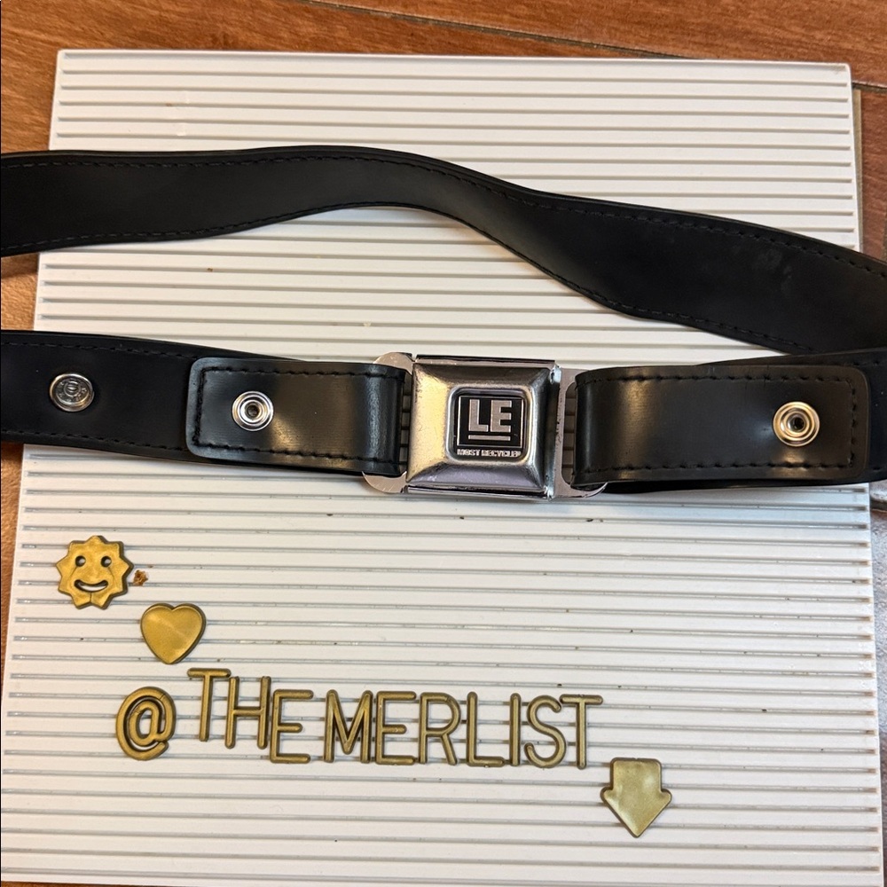 Little Earth seatbelt‎ bet